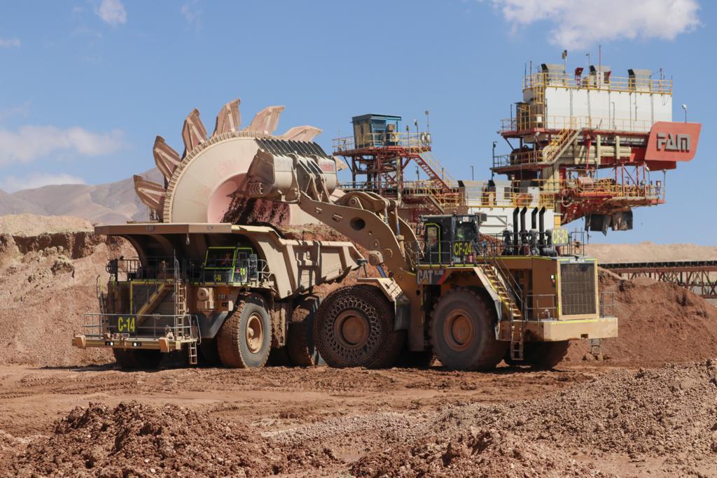 Mining loader in operational environment